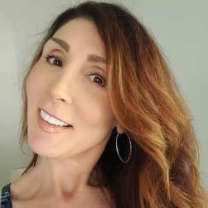 Meet your Posher, Claudia